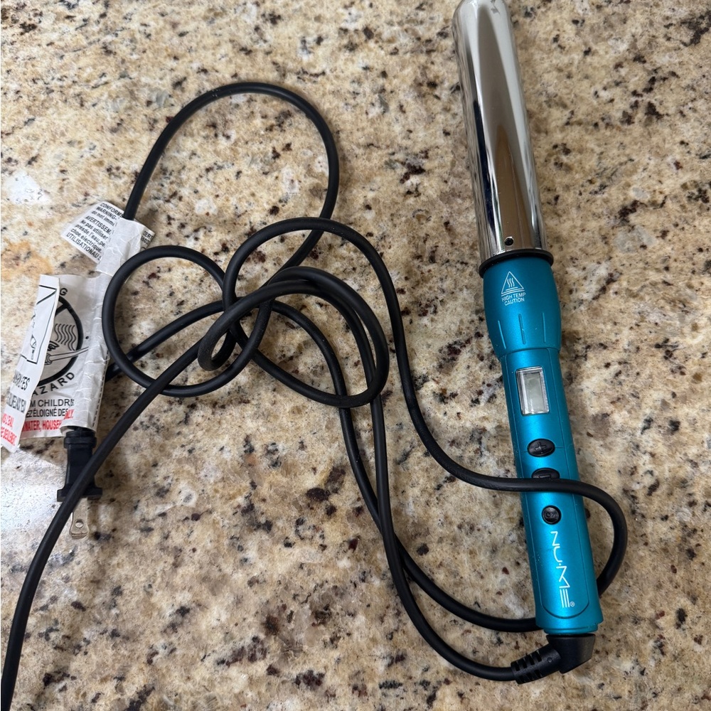 Nume Blue Curling Wand